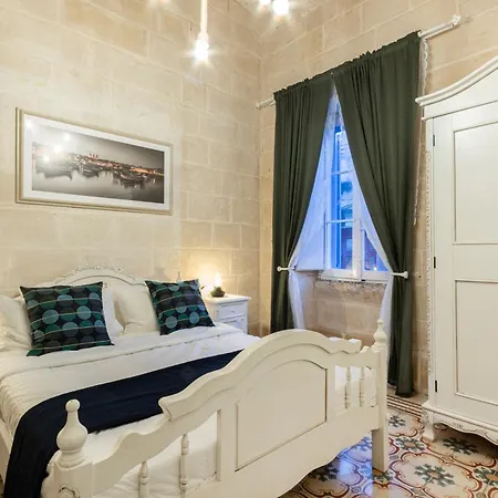 A Special, Beautiful 4br Lux In Ferry By 360 Estates