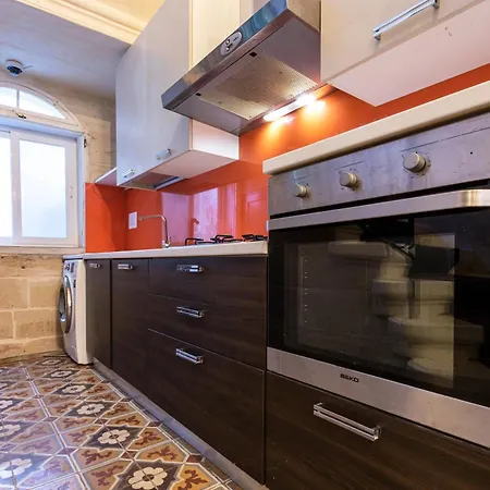 A Special, Beautiful 4br Lux In Ferry By 360 Estates *