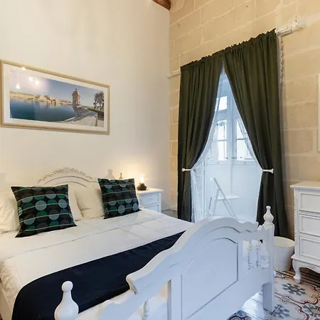 A Special, Beautiful 4br Lux In Ferry By 360 Estates
